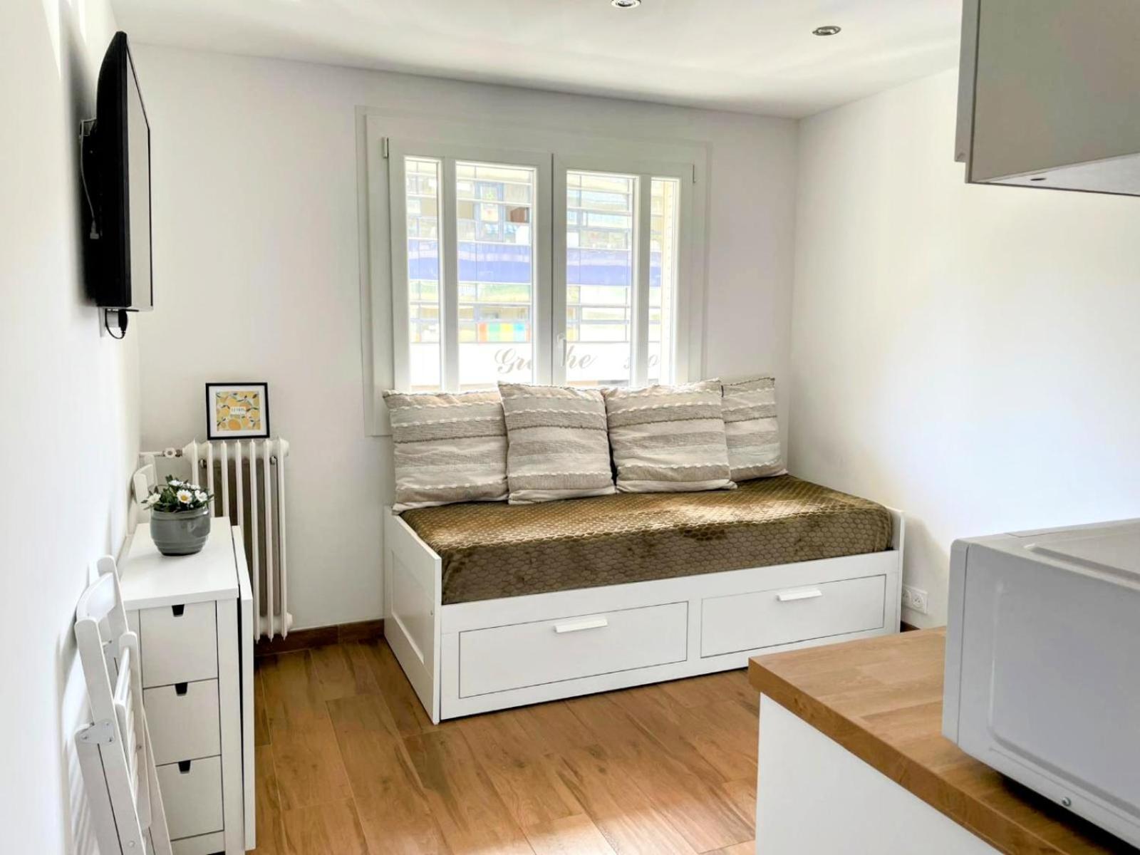 Modern Apartment, Steps From Tramway *