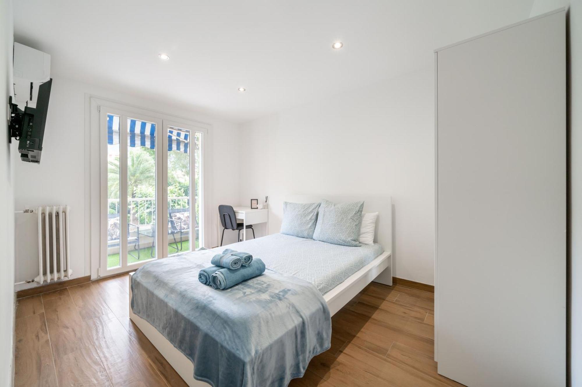 Modern Apartment, Steps From Tramway Apartment