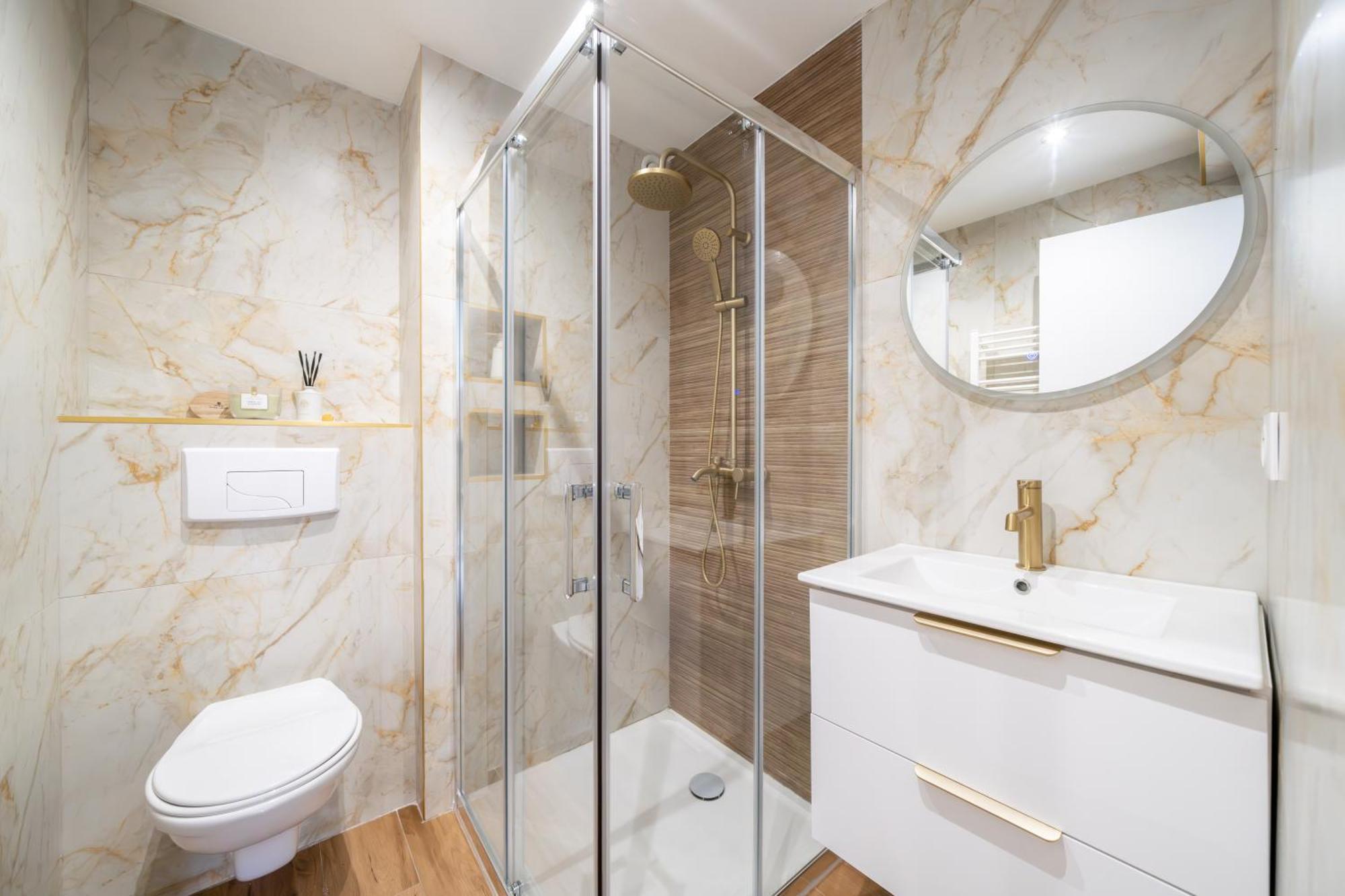 Modern Apartment, Steps From Tramway *