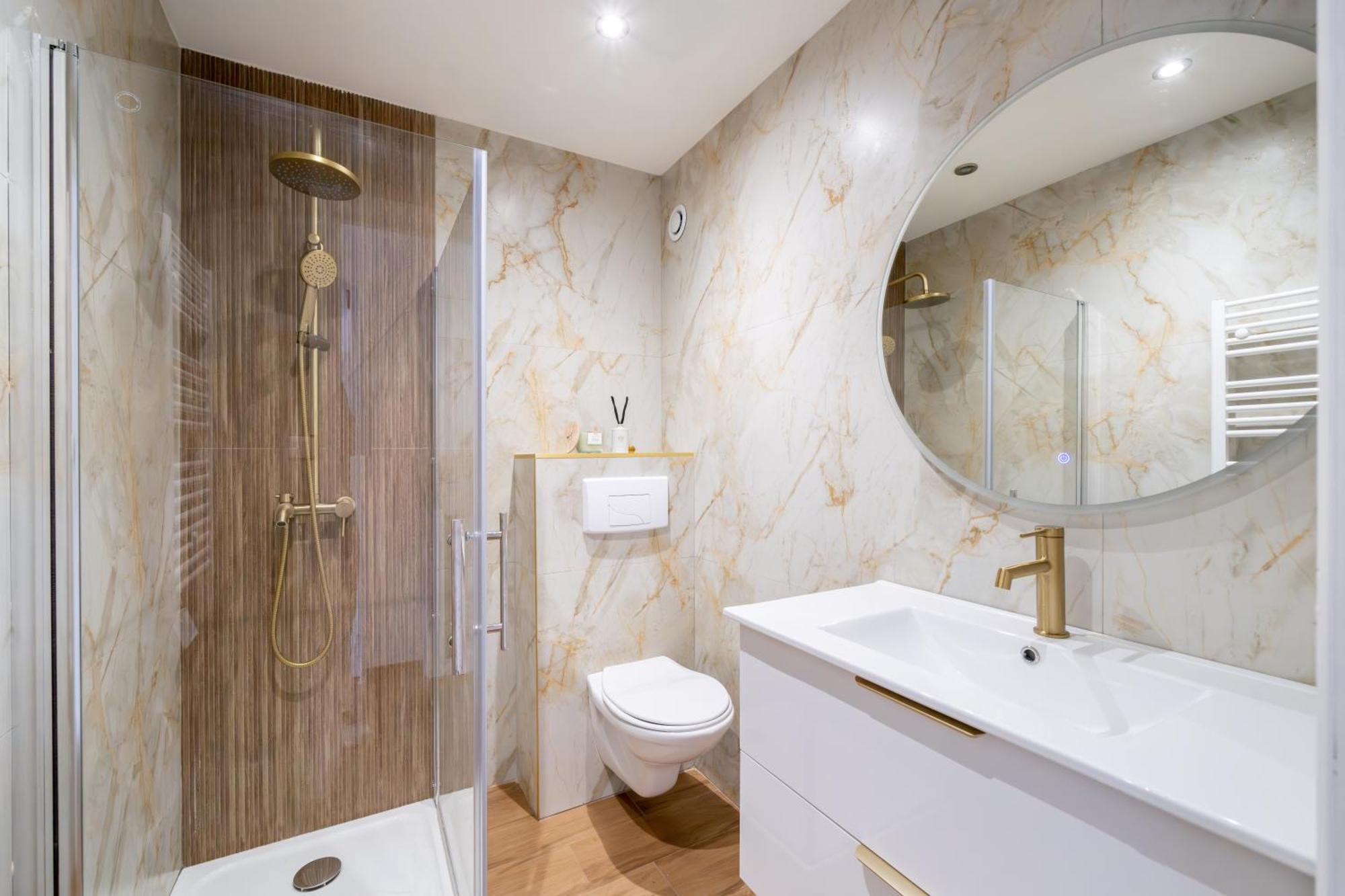 Modern Apartment, Steps From Tramway Apartment