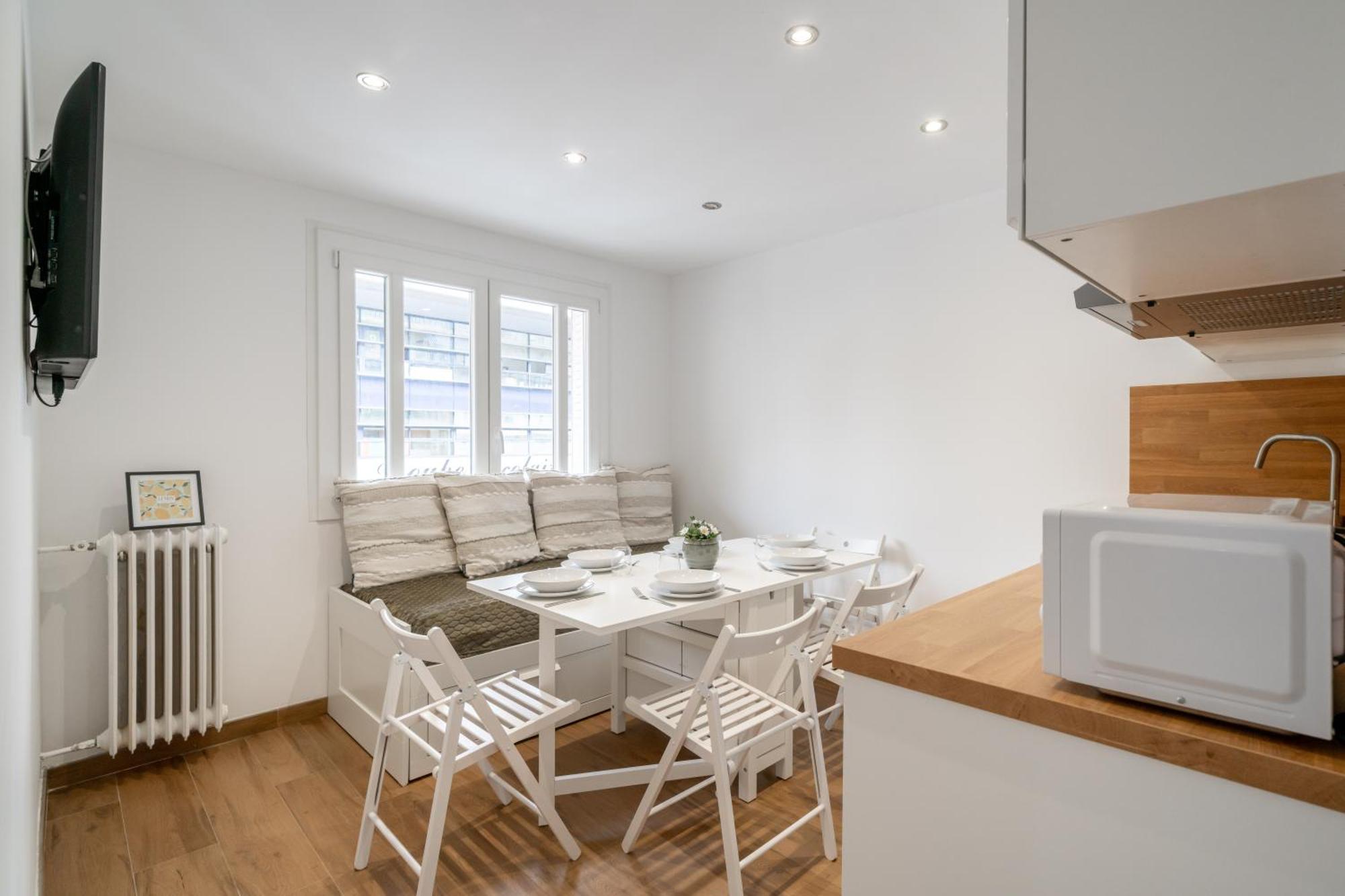 Modern Apartment, Steps From Tramway Apartment