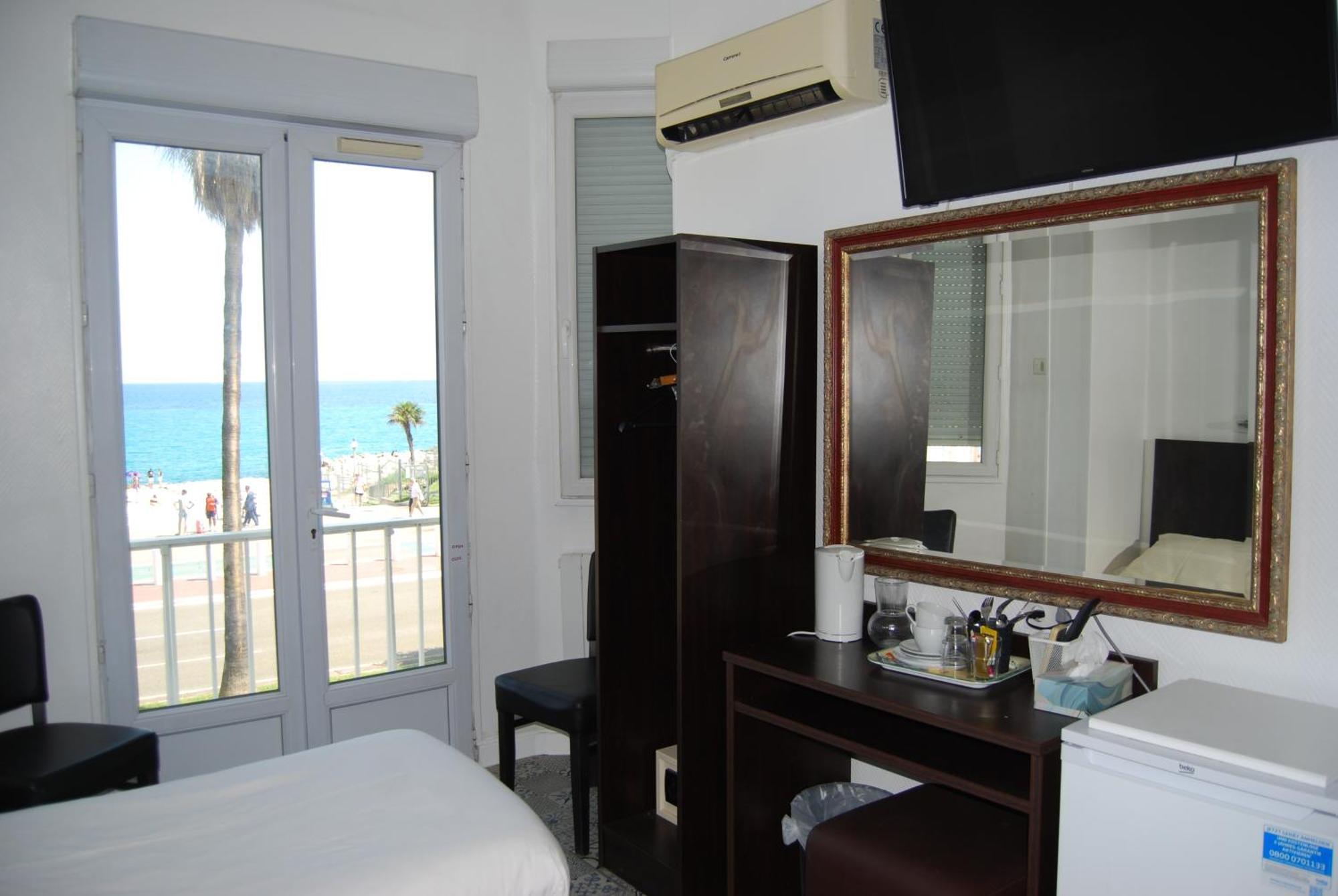 Azur Hotel