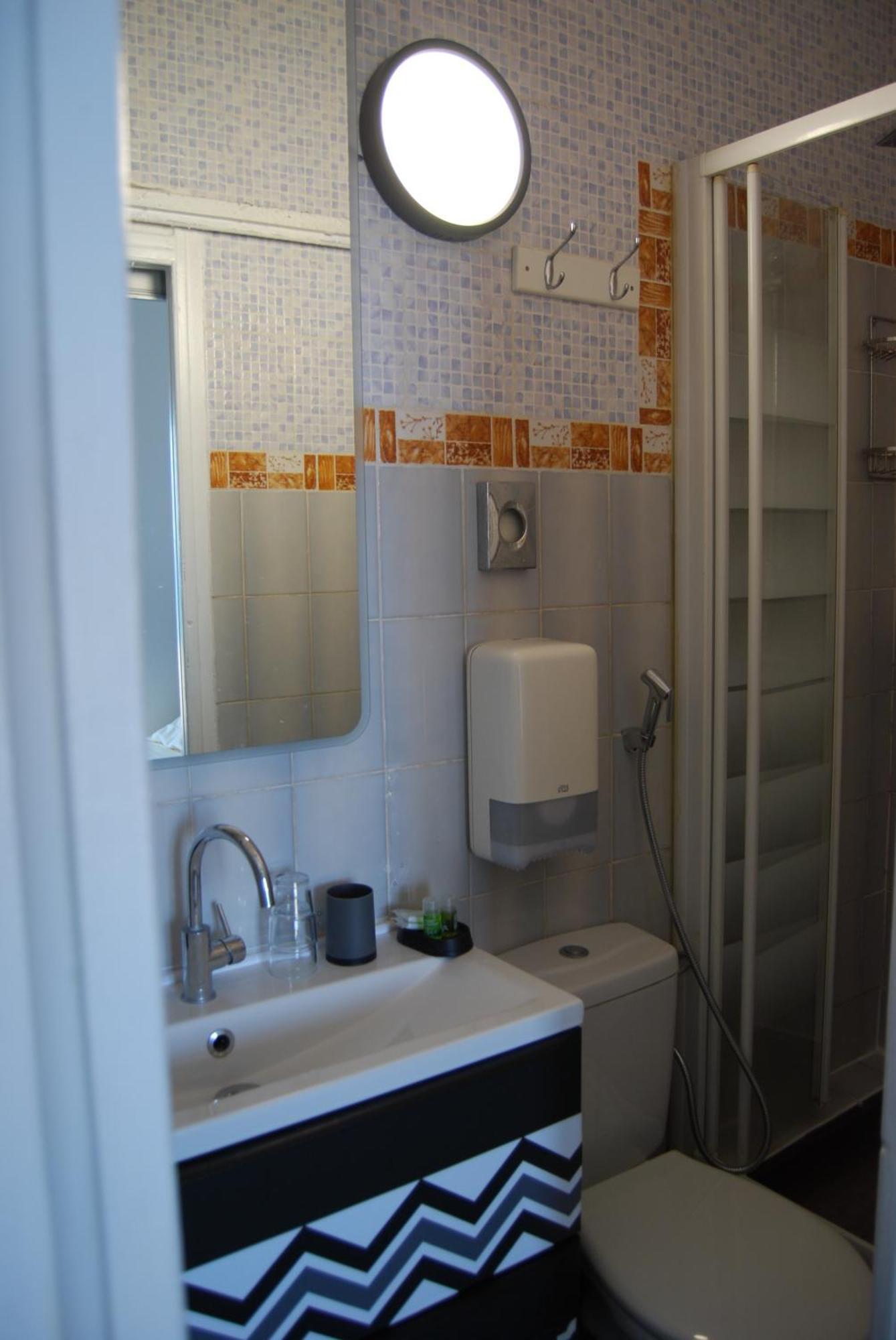 Azur Hotel 2*