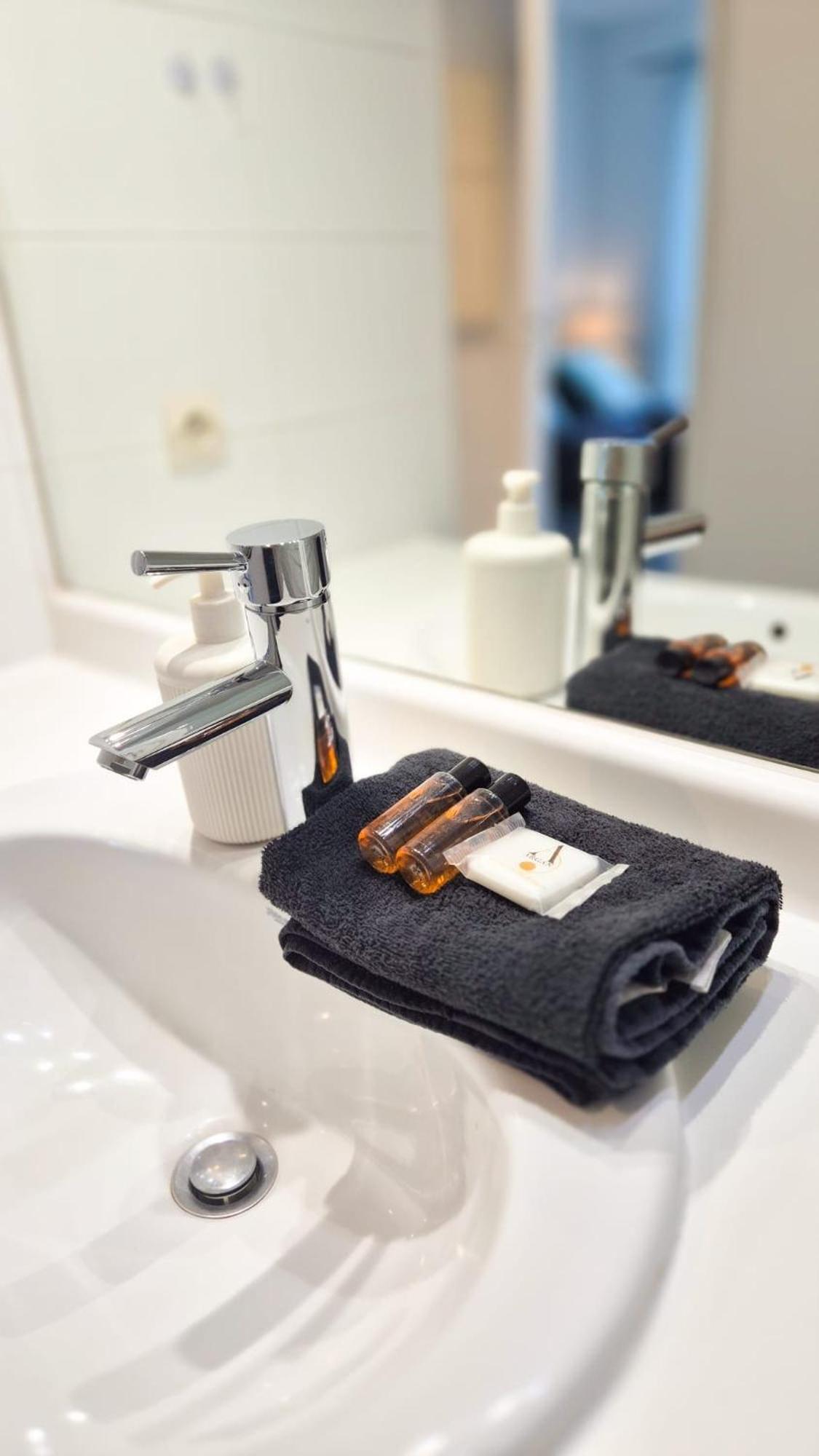 2p, Balcon, Parking Proche * Nice