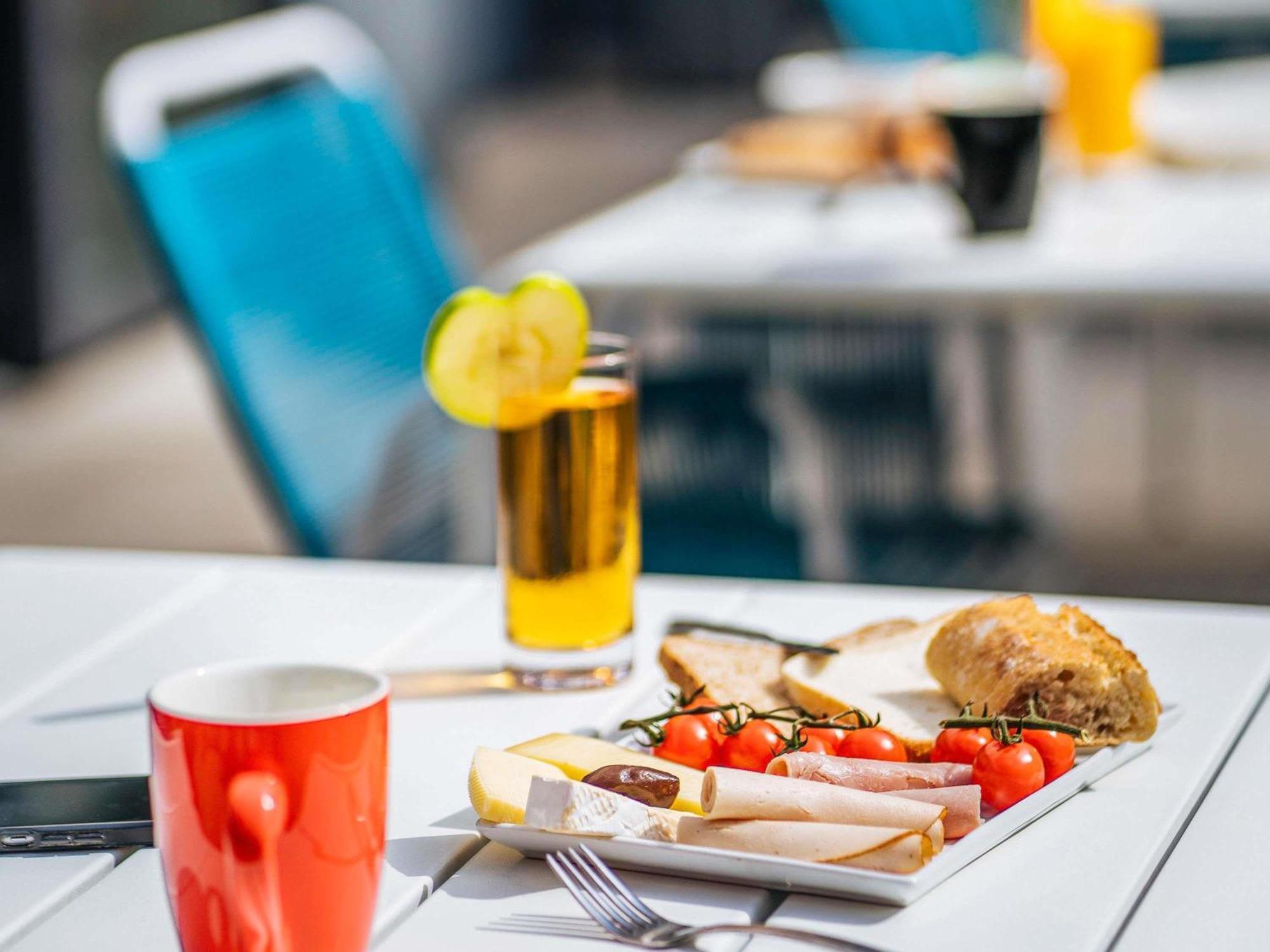 Hotel Ibis Styles Aeroport Arenas 3*