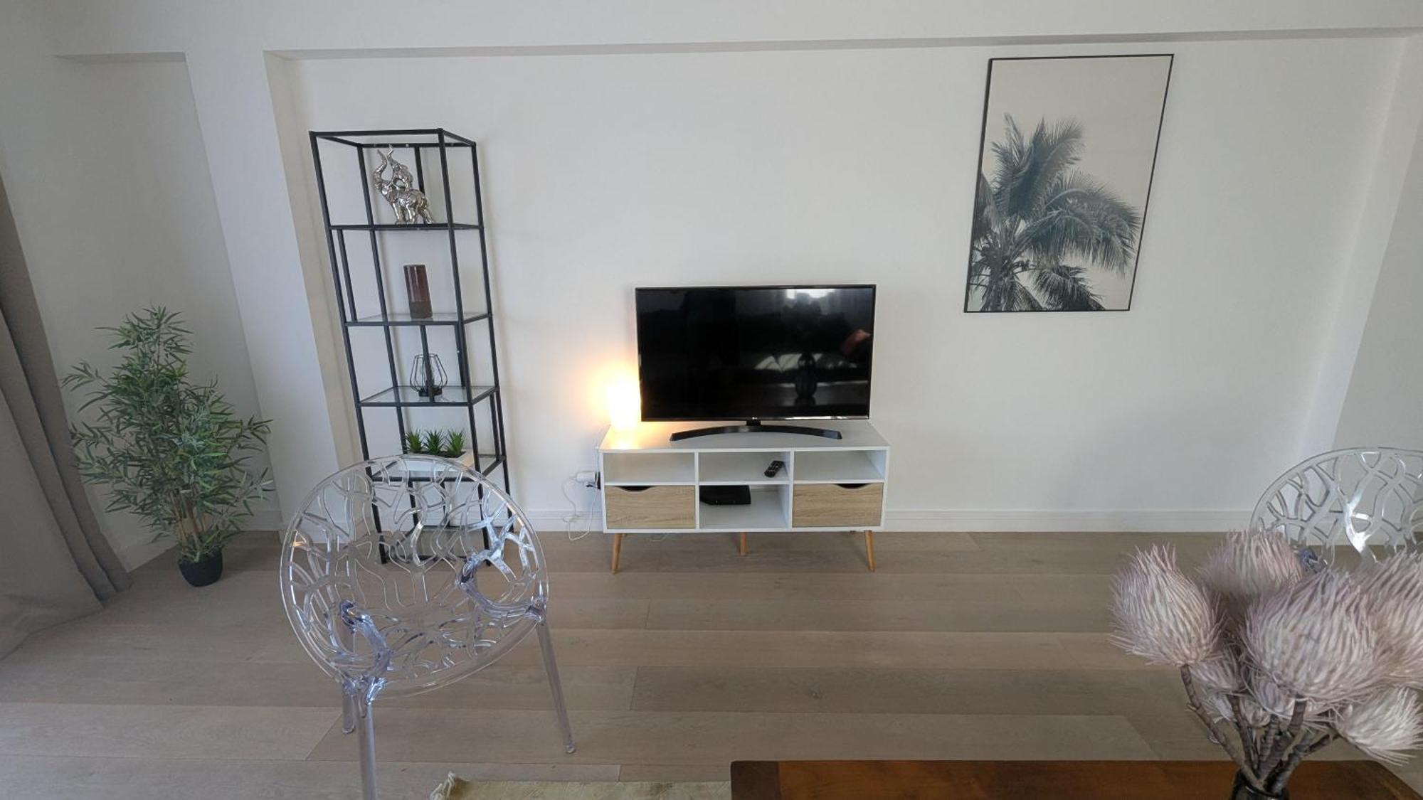 Les Volets Bleus Apartment *