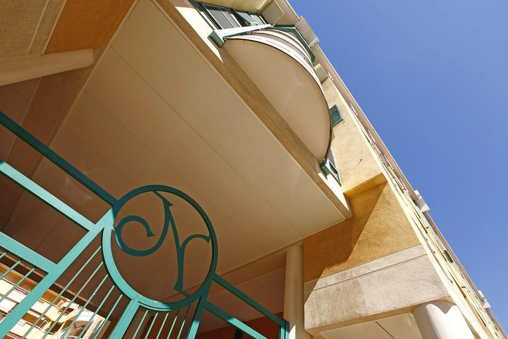 Apartment Port