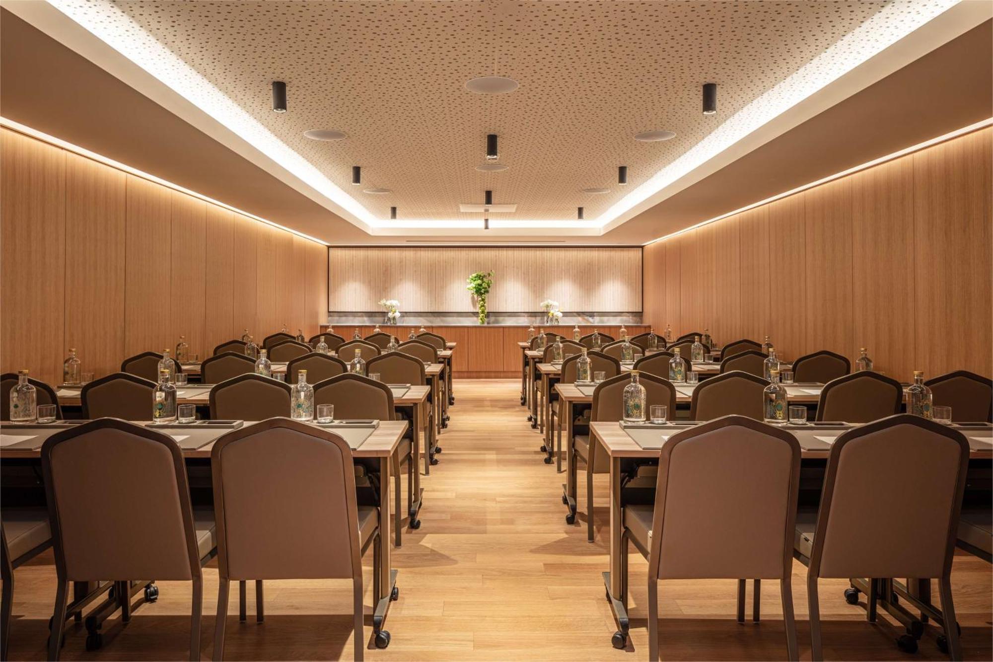 Hotel Anantara Plaza - A Leading Of The World