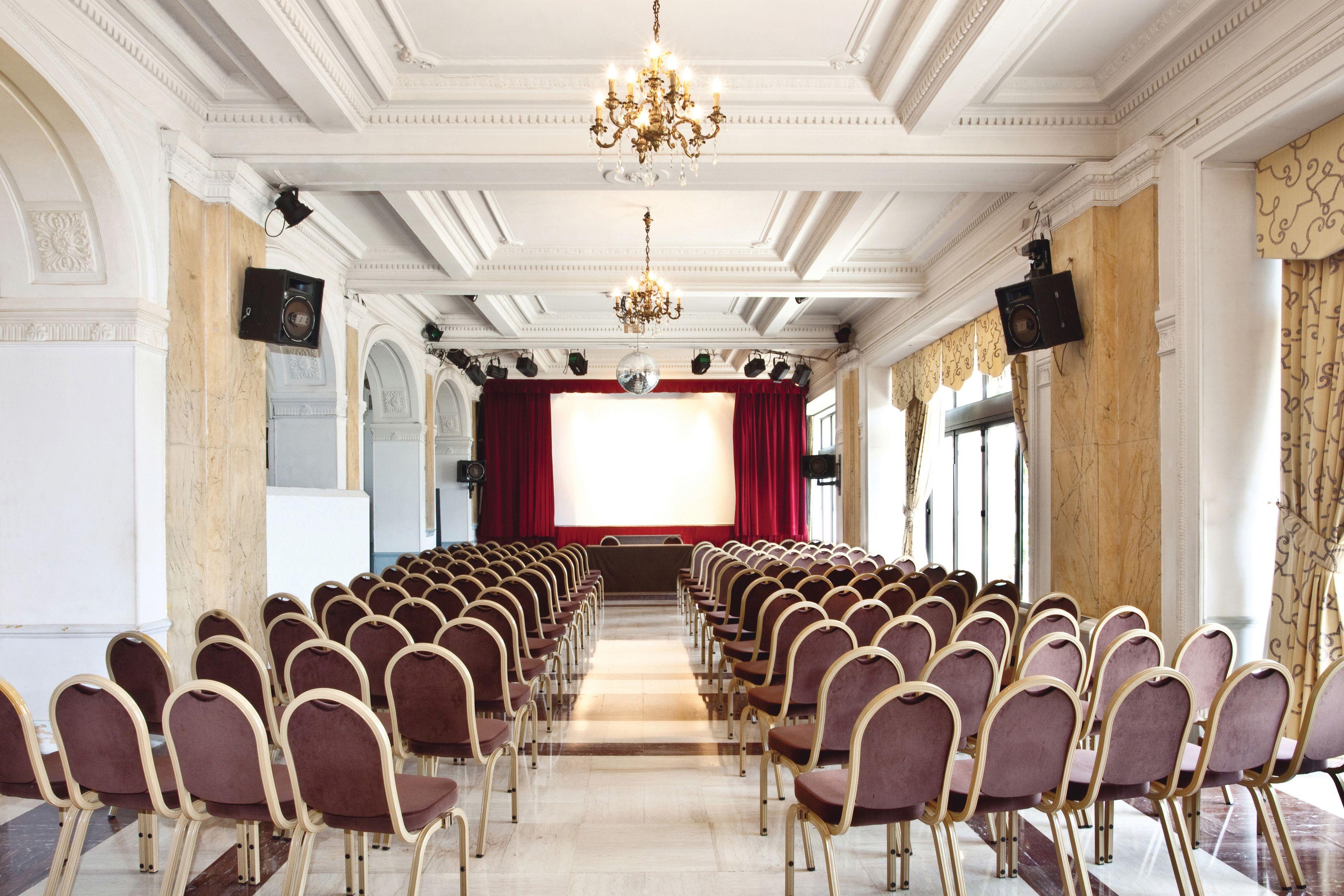 Le Royal Promenade Des Hotel