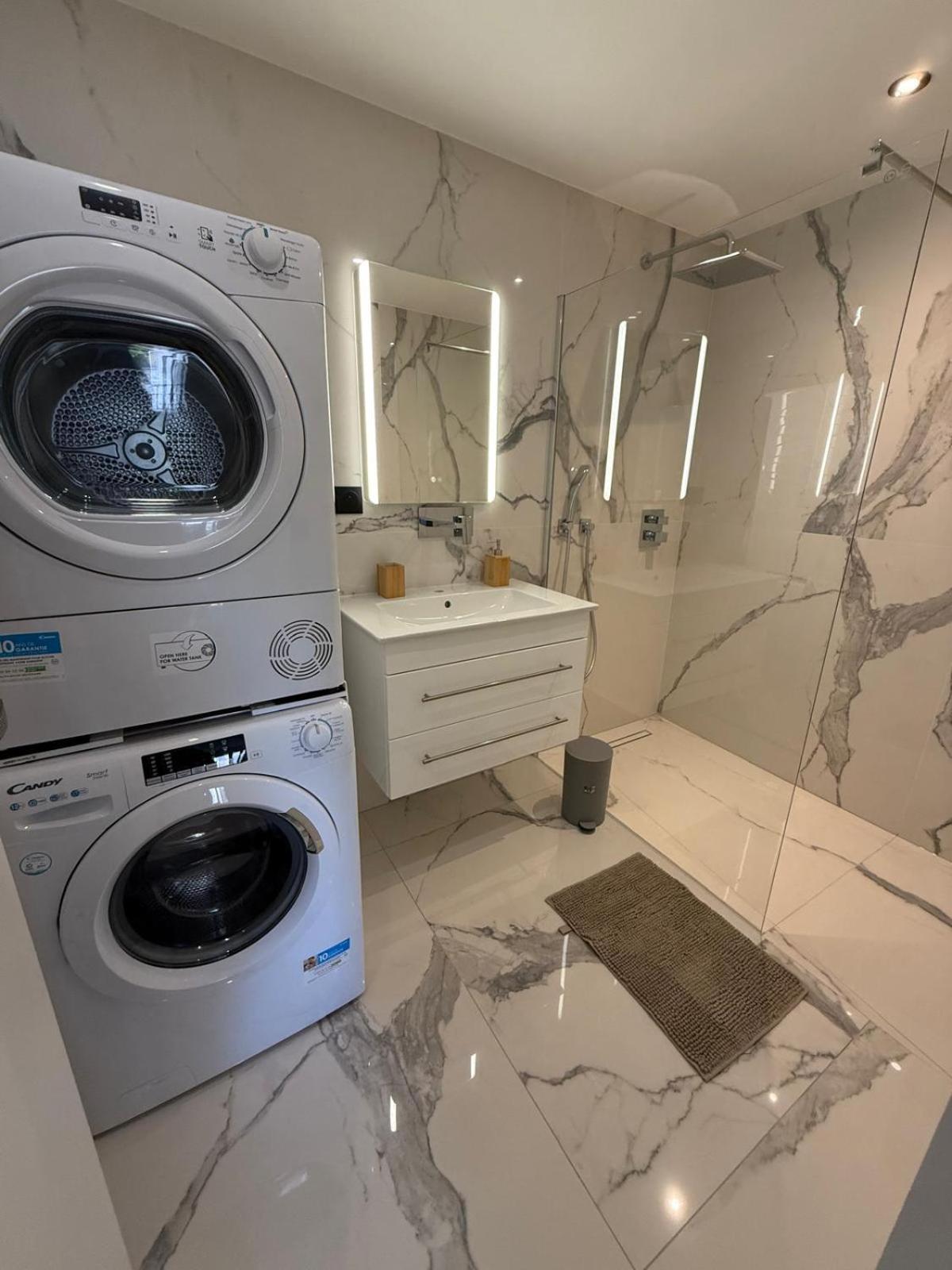 Sea View, Modern And Terrace Apartment Nice