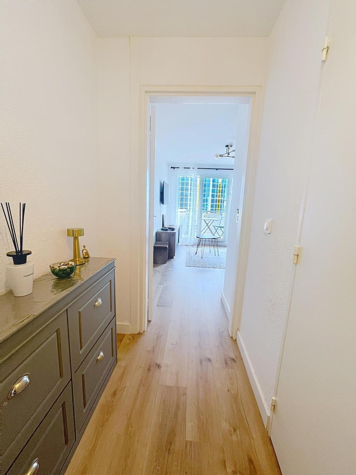 Sunny On A High Floor With Terrace Apartment Nice