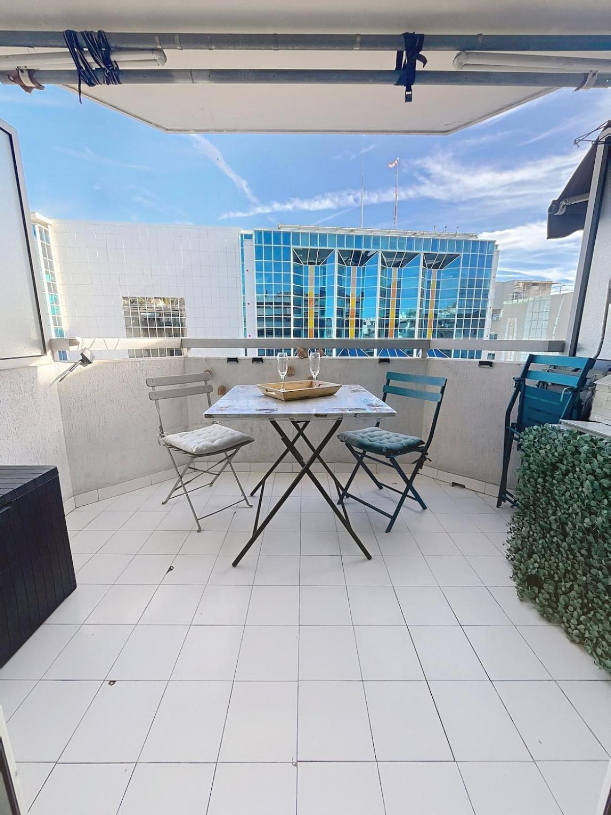 Sunny On A High Floor With Terrace Apartment