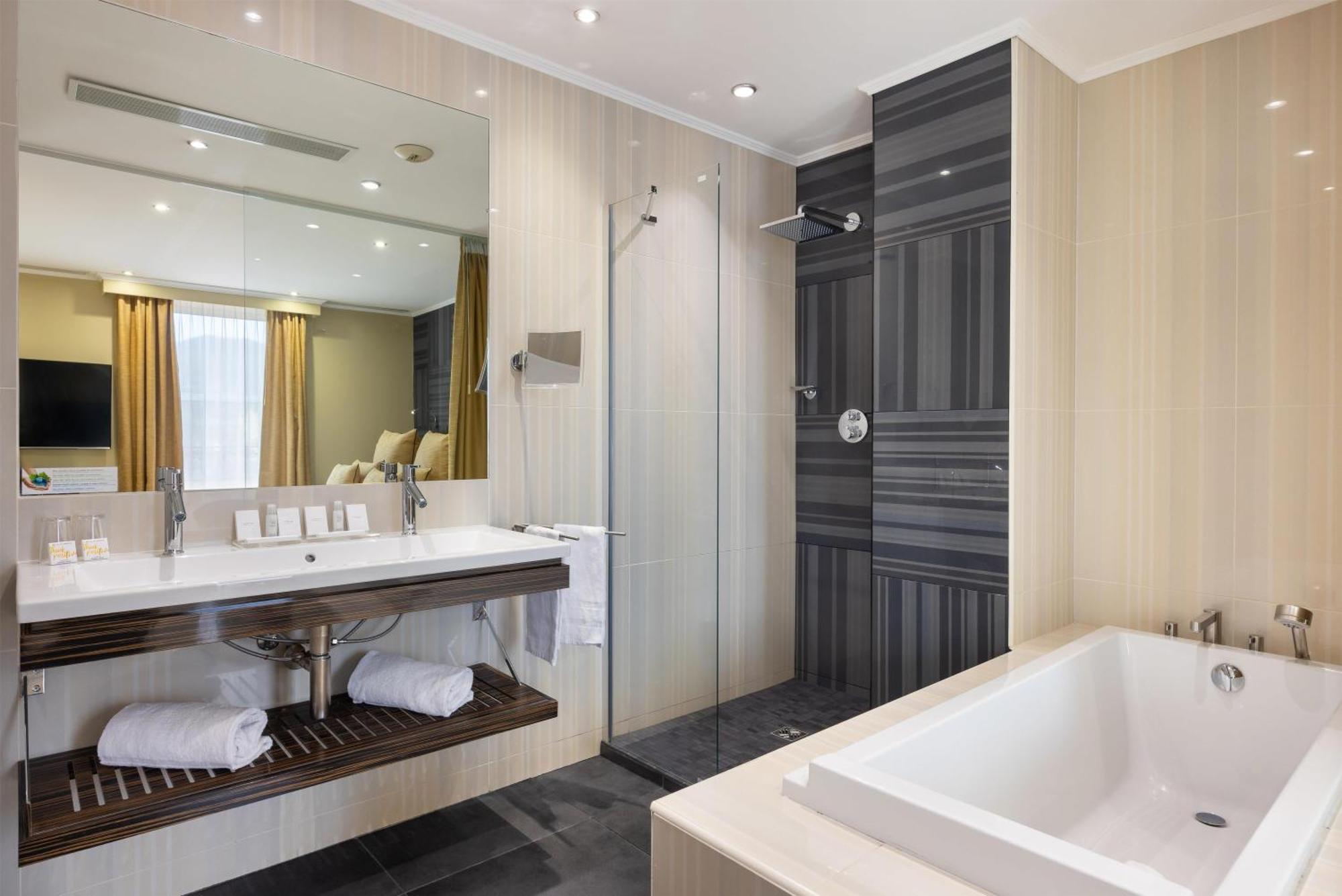 Western Massena Hotel 4*