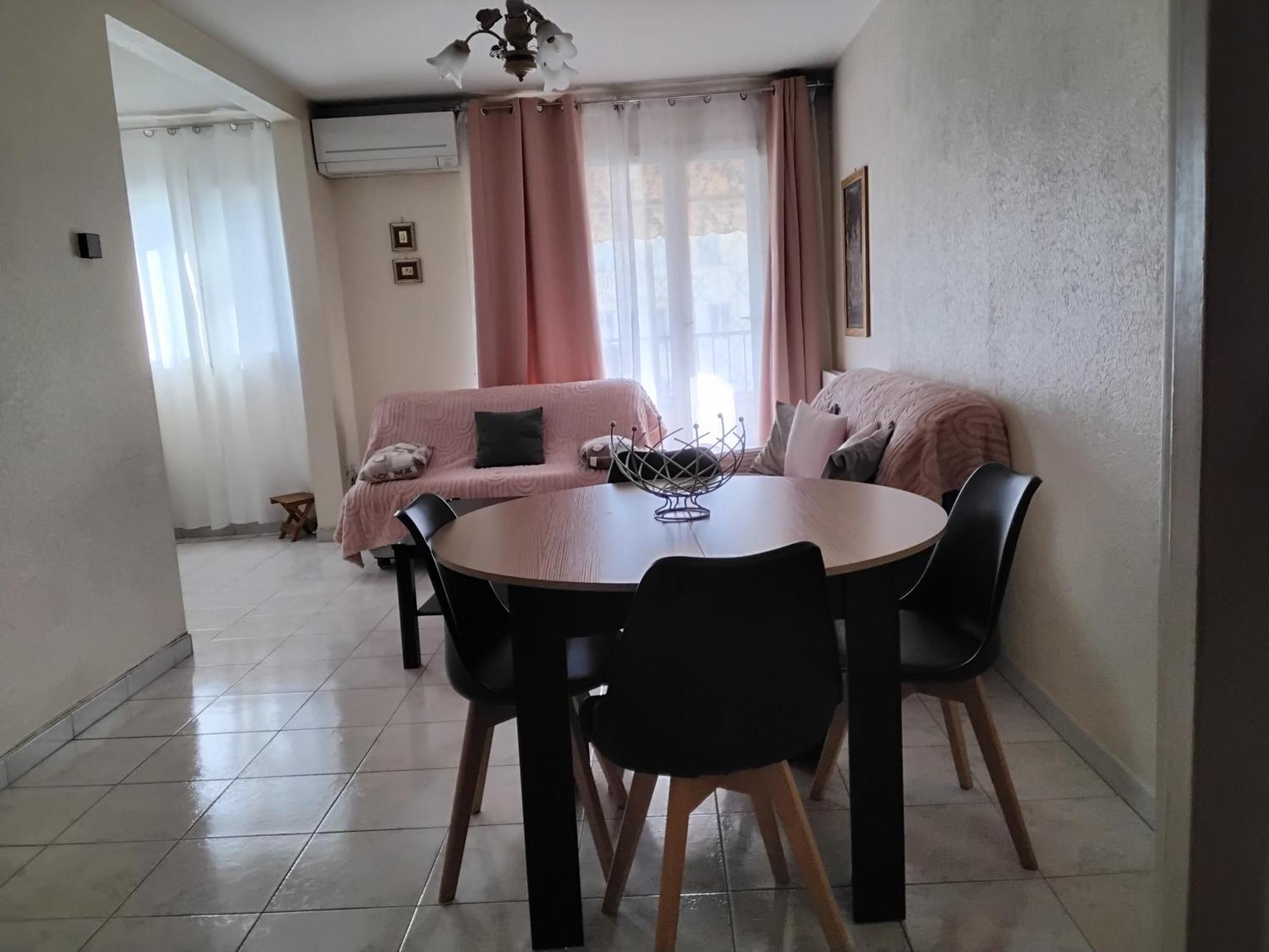 Pres De La Promenade Apartment *