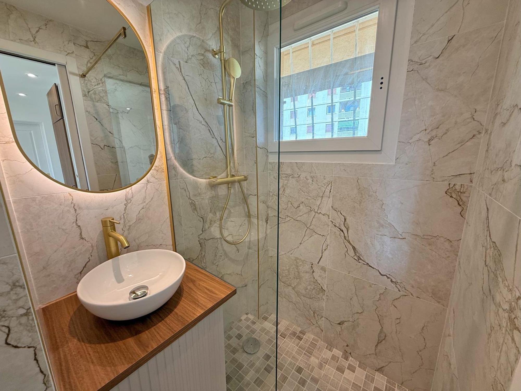 Ouest Privees Modernes Tv Wifi Bureau En Colocation Homestay *