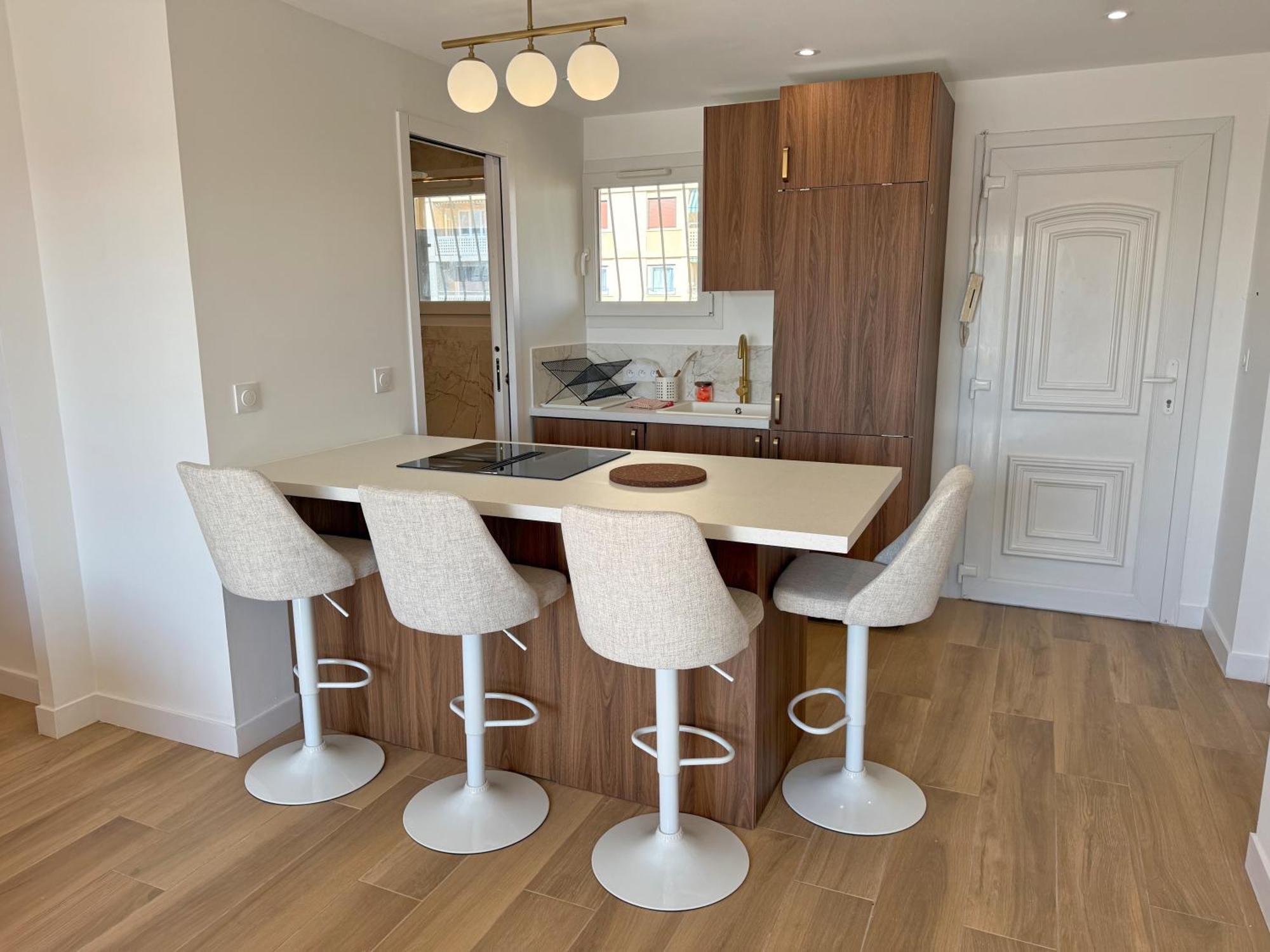 Ouest Privees Modernes Tv Wifi Bureau En Colocation Homestay Nice