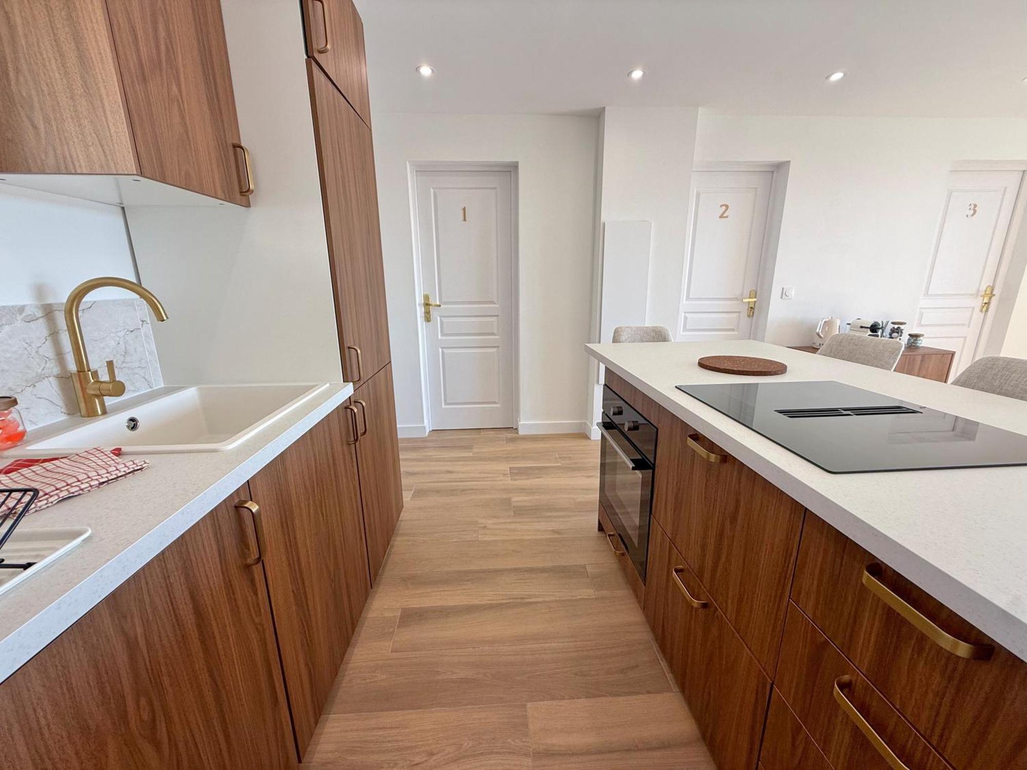 Ouest Privees Modernes Tv Wifi Bureau En Colocation Homestay Nice