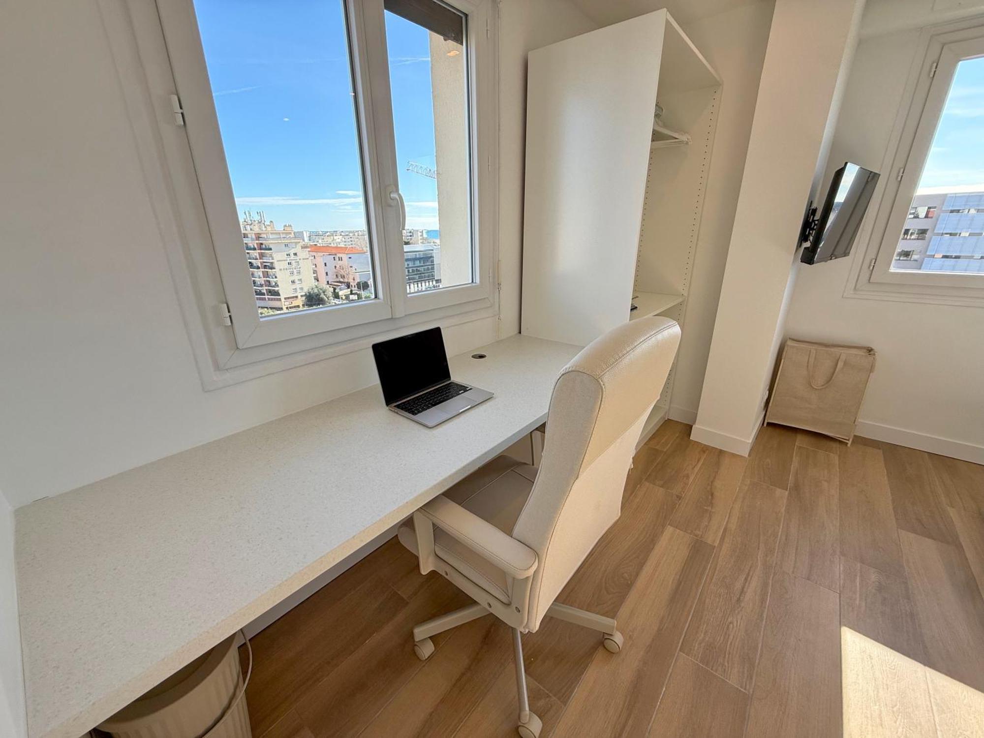 Ouest Privees Modernes Tv Wifi Bureau En Colocation Homestay