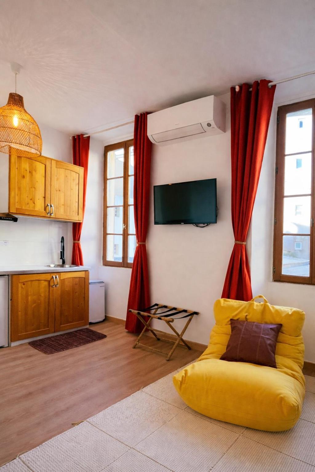 Rénové Climatisé Confort - Lit Queen Size - Emplacement Idéal Près Des Plages Appartement Nice