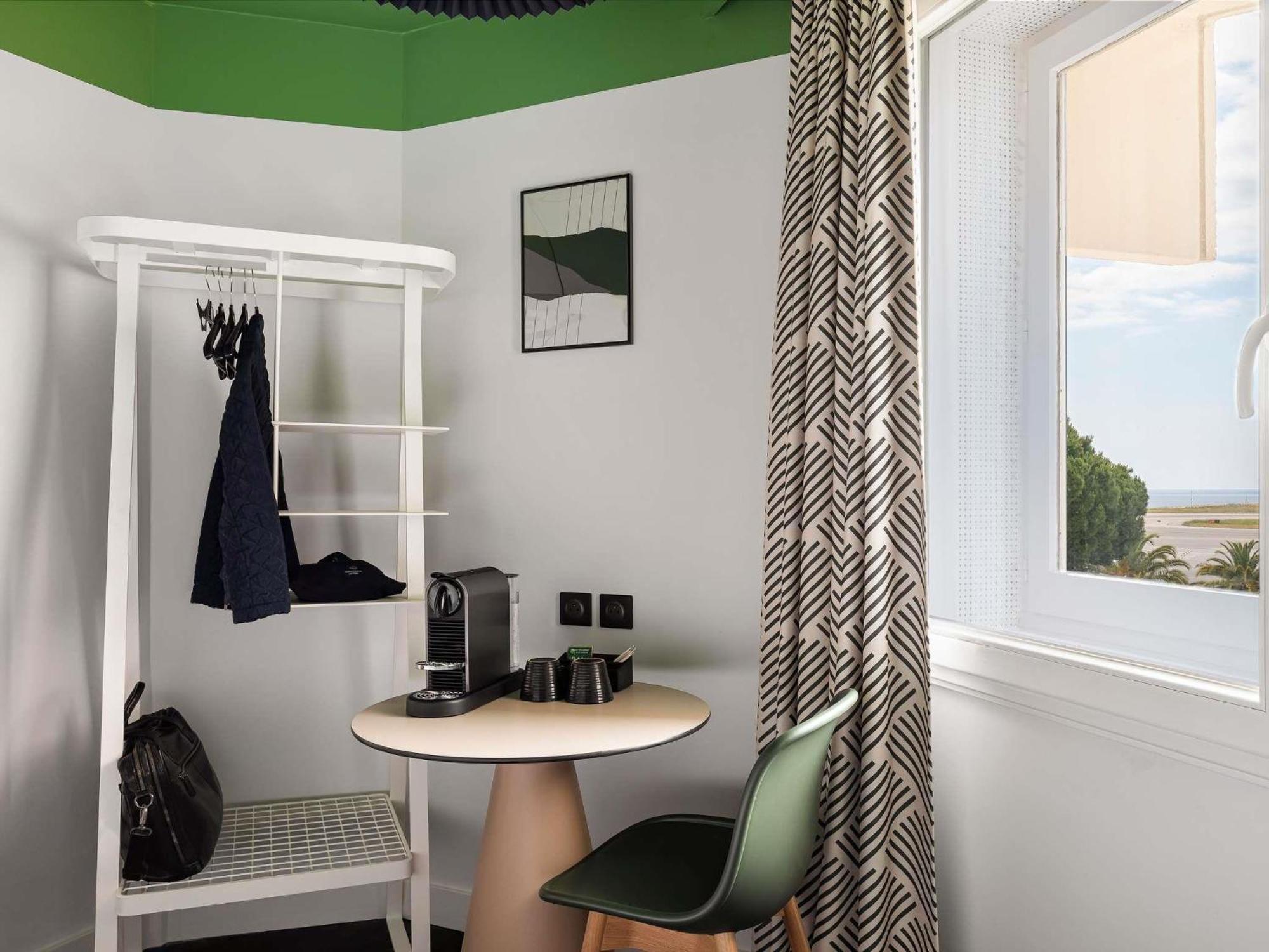 Ibis Aeroport Promenade Des Hotel 3*