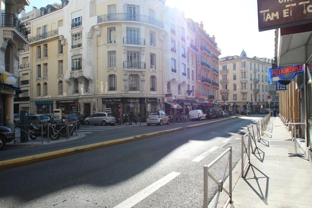 Des Postes Apartment *