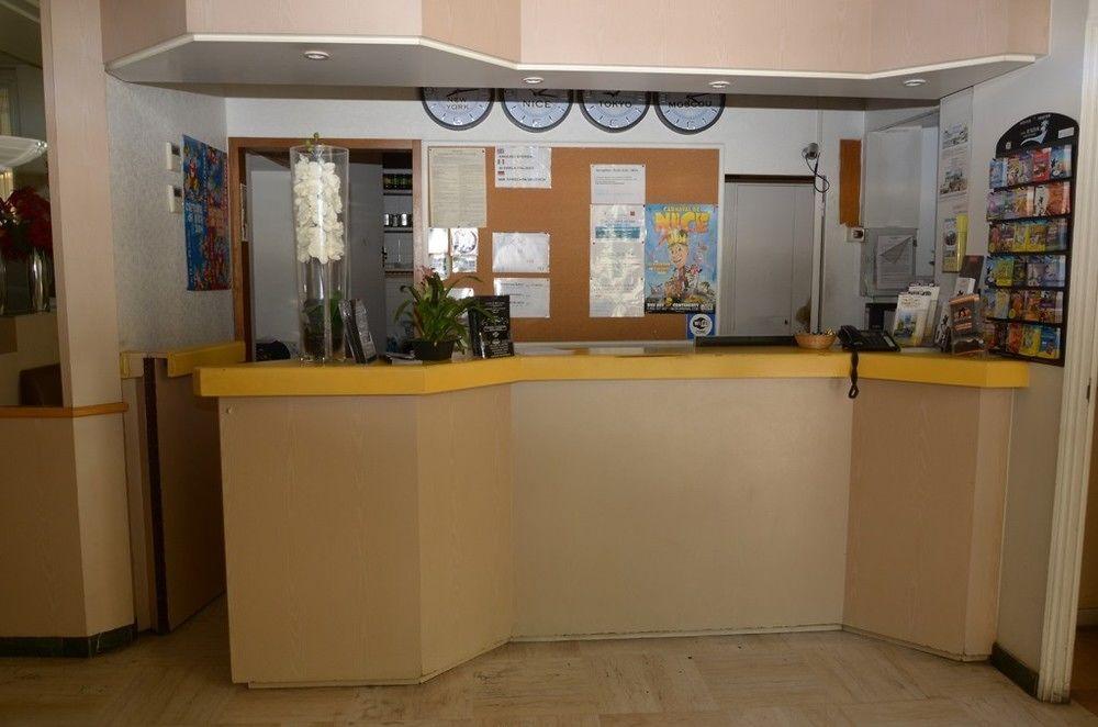 Hostel Ozz *