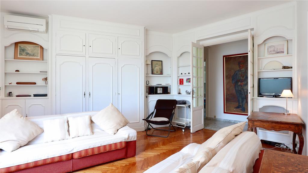 Les Lauriers Apartment