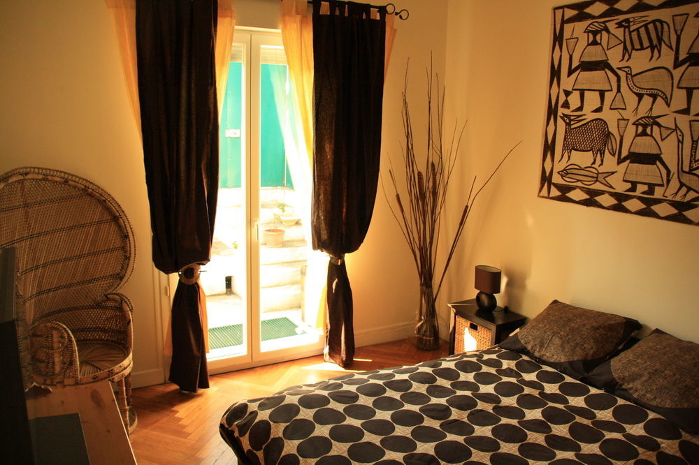 Apartment 6 Bedrooms Seaview House, Old Town *