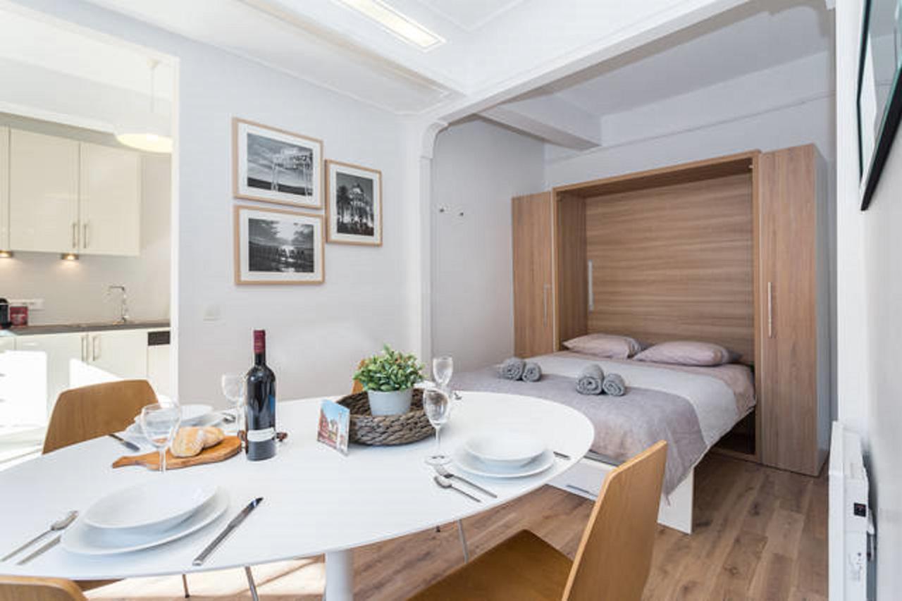 Le Rossetti B. - Modern, Long Balcony, Old Town Apartment Nice