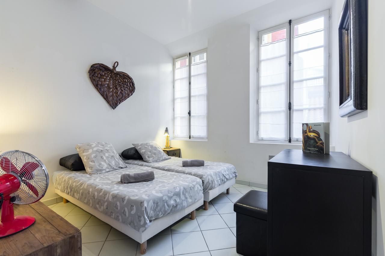 Ste Reparate F4 Moderne, Design, Place Rossetti, Heart Old Town