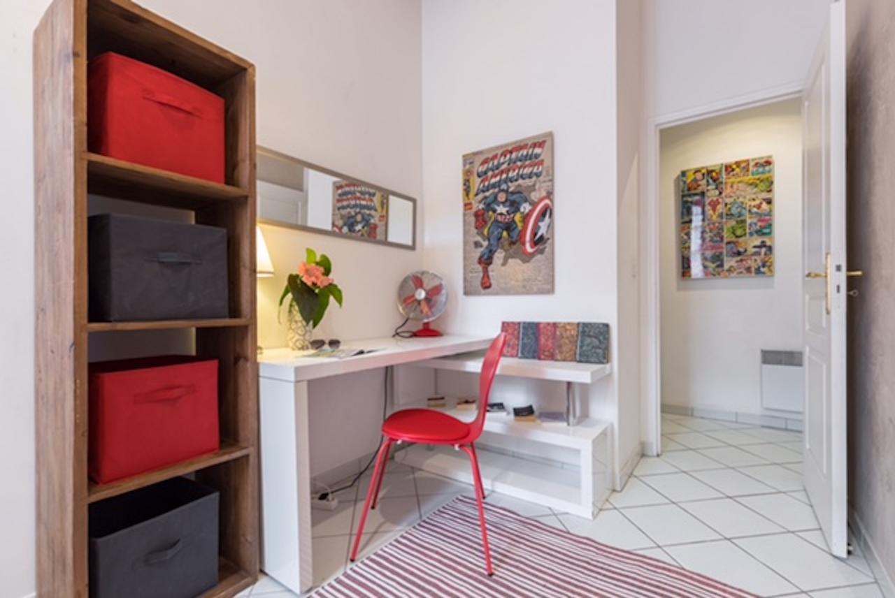 Ste Reparate F4 Moderne, Design, Place Rossetti, Heart Old Town