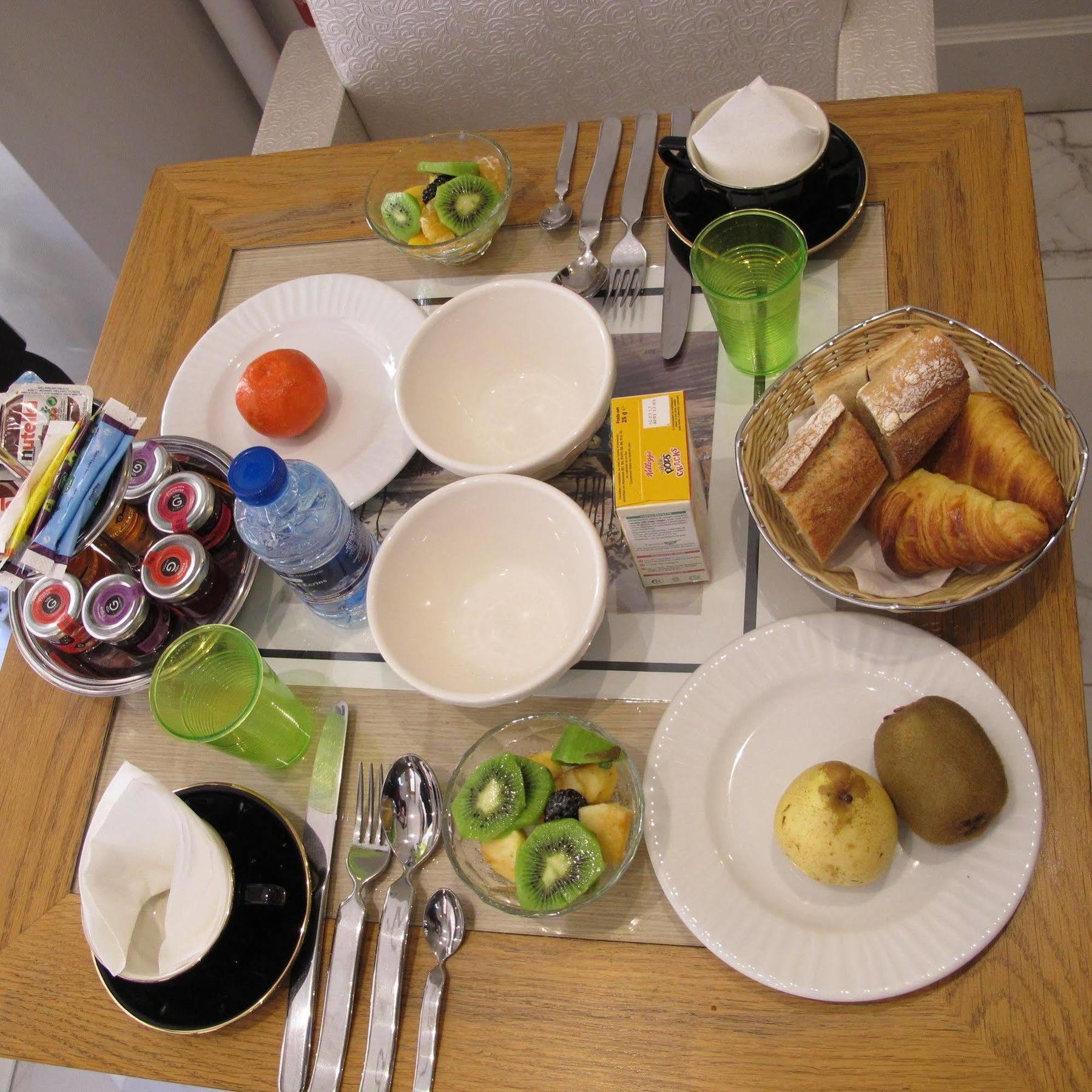 Le Meurice Hotel 3*