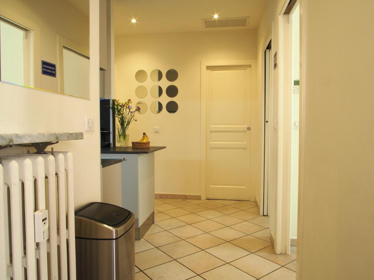 Apartment Centre - With Balcony And Stunning Sea View!