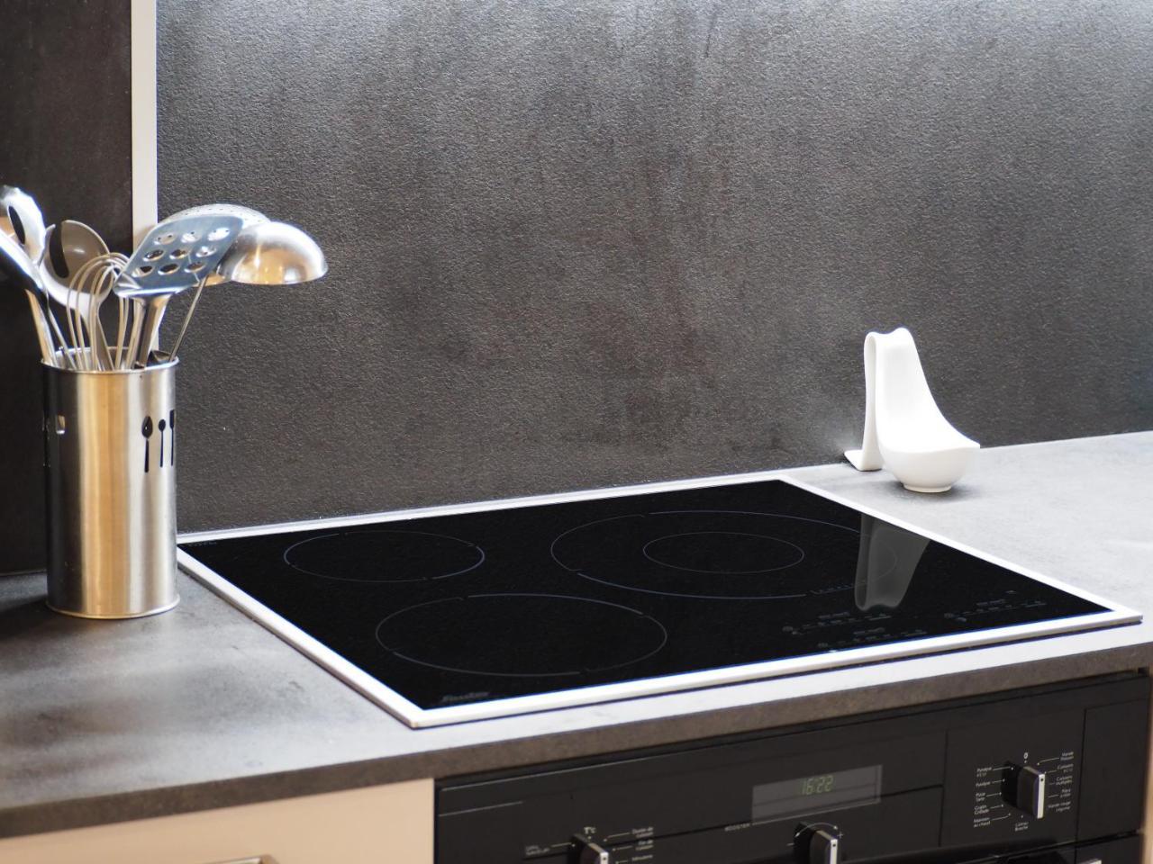 Centre - With Balcony And Stunning Sea View! *