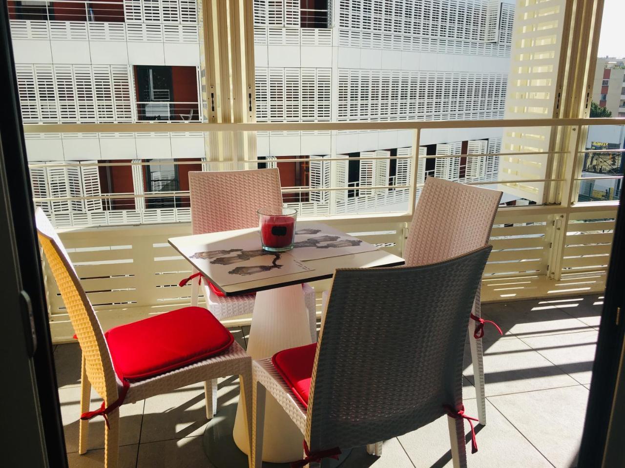 Apartment A Terrasse Ensoleillee & Parking A La Gare Du Sud Nice