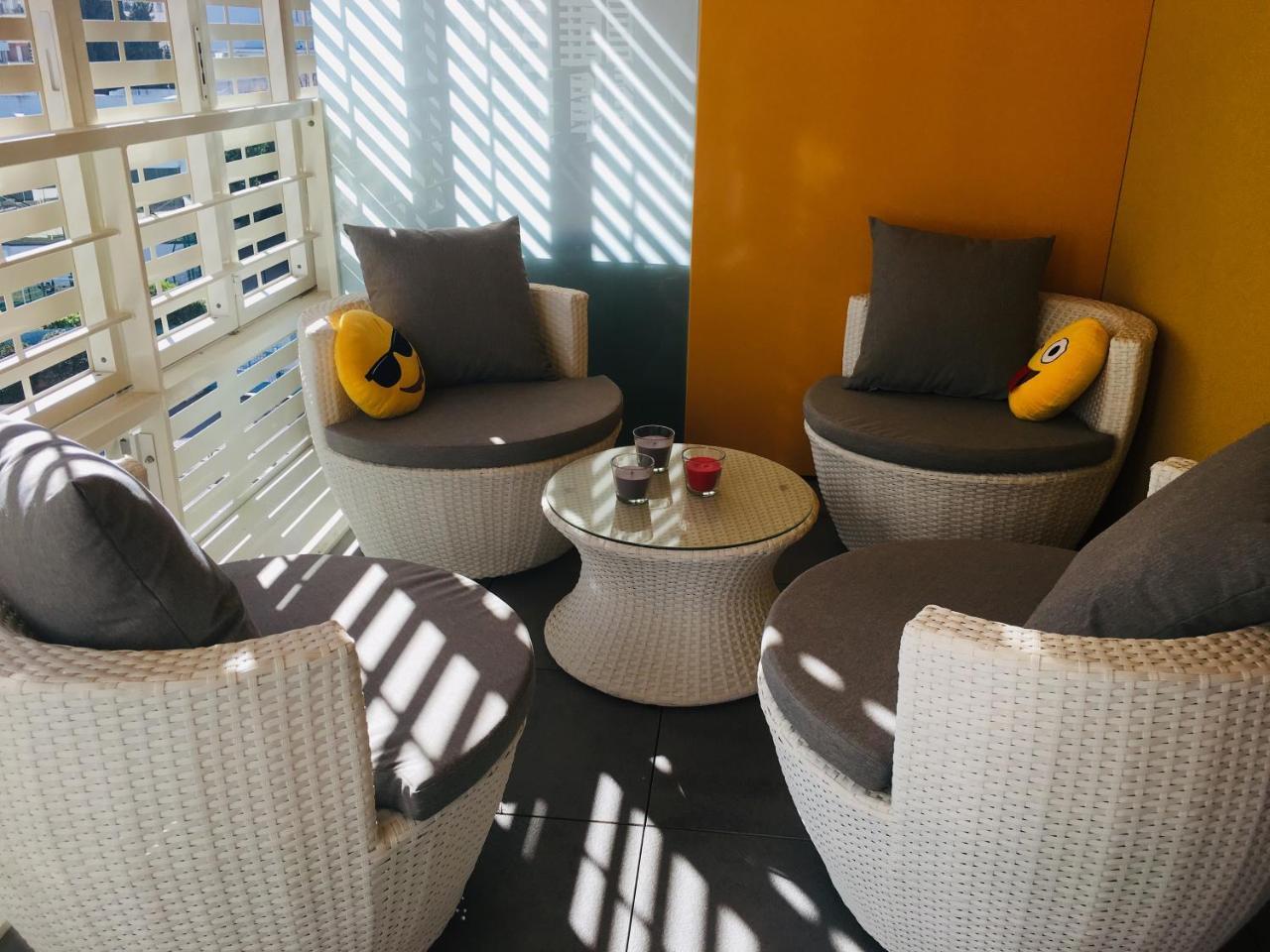 A Terrasse Ensoleillee & Parking A La Gare Du Sud