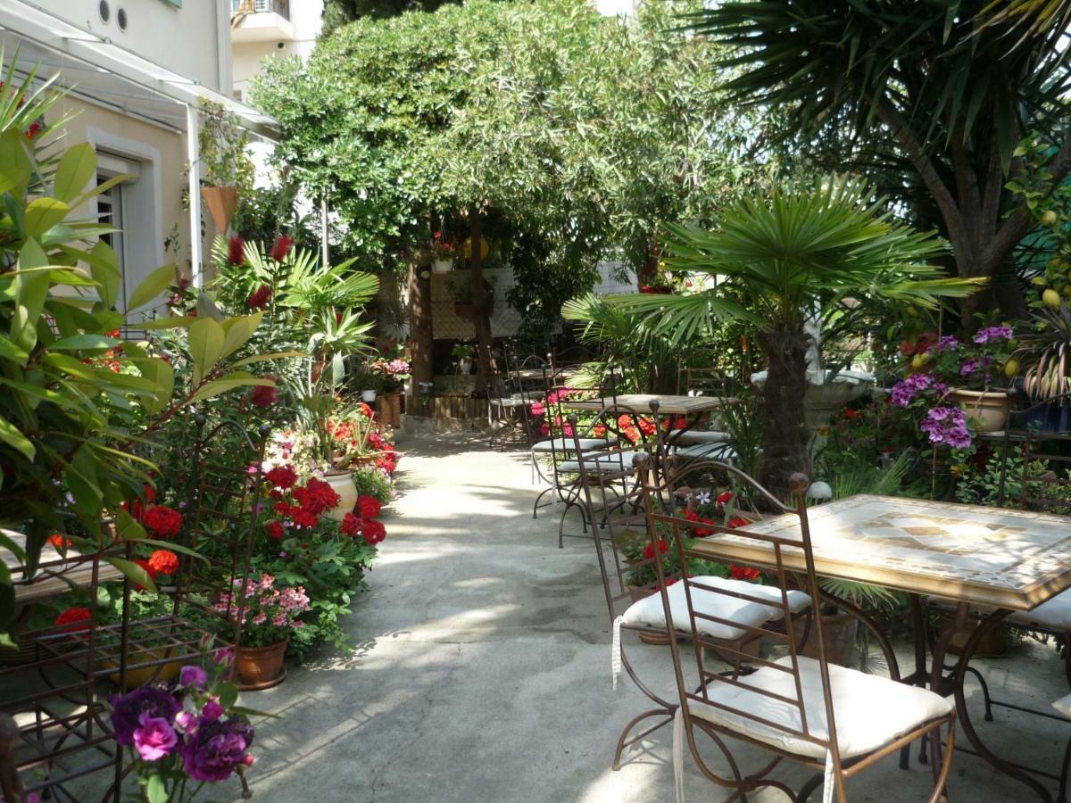 Logis Victorine Hotel
