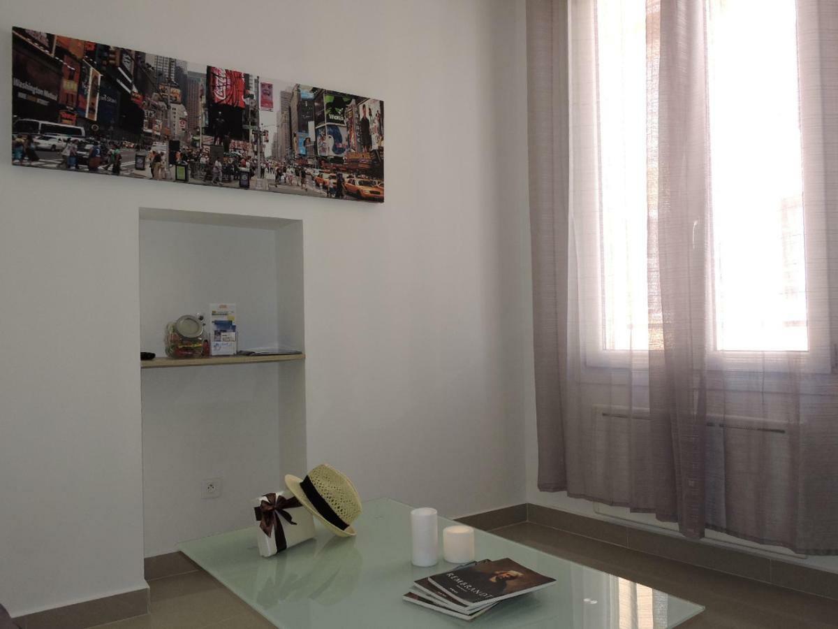 Les Lions Apartment