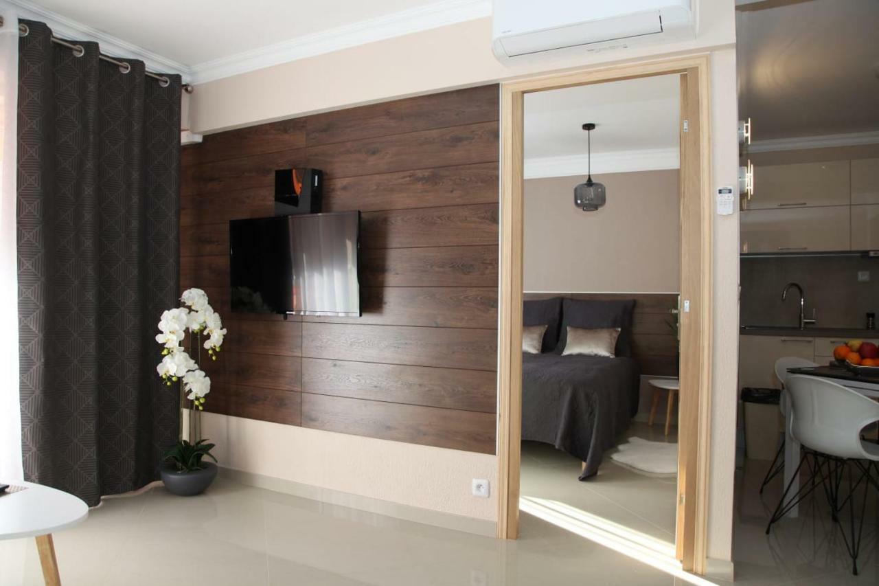 Stylish 2 Flat 60 Meters To The