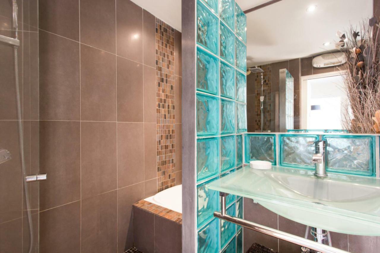 Apartamento Charming 1br With Pool And Sea View In *