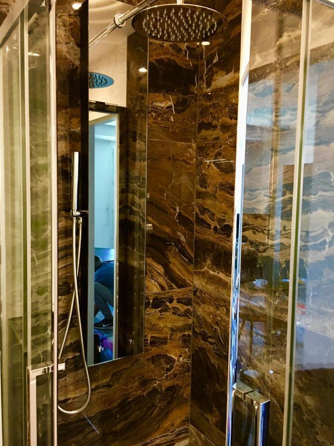 Squared Head-apartment With Terrace In * Nice