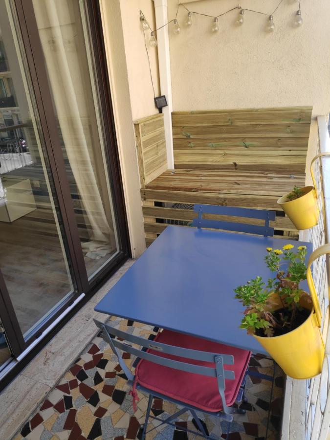 - Port - Balcony *