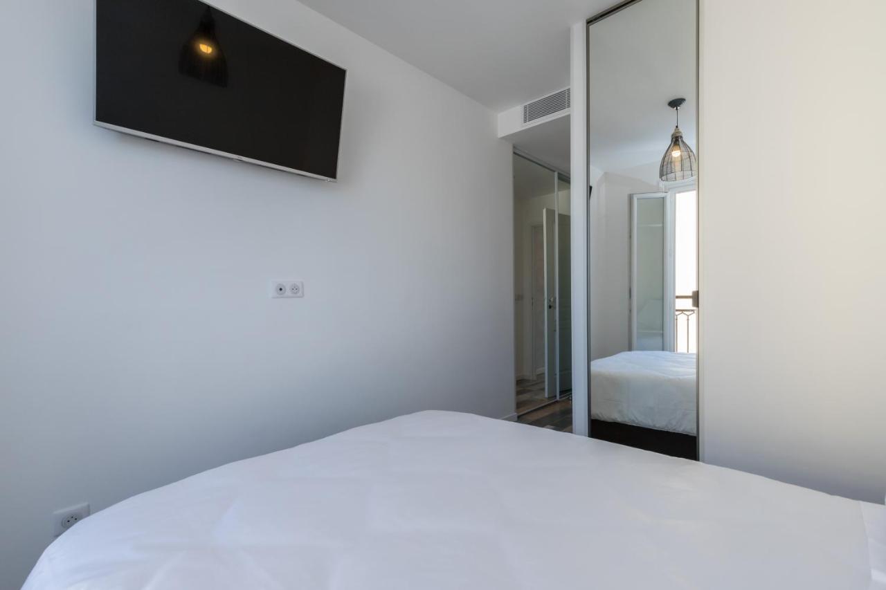 Squared Head-apartment With Terrace In Apartment Nice