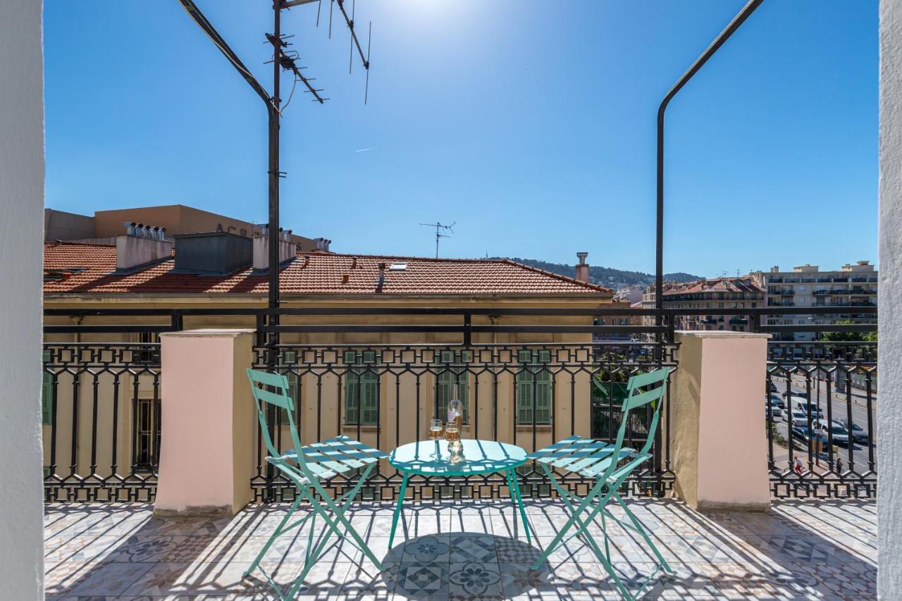 Squared Head-apartment With Terrace In Apartment *