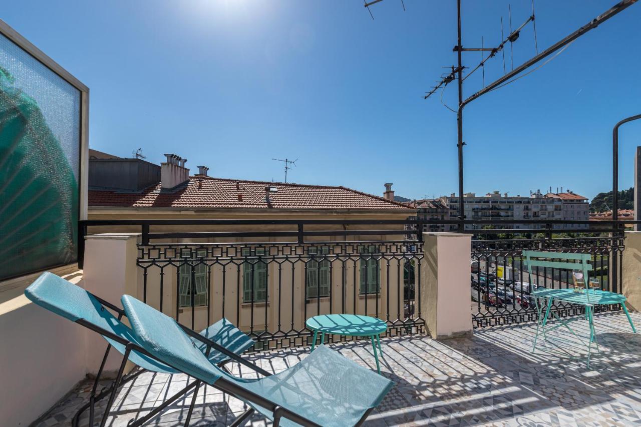 Squared Head-apartment With Terrace In *