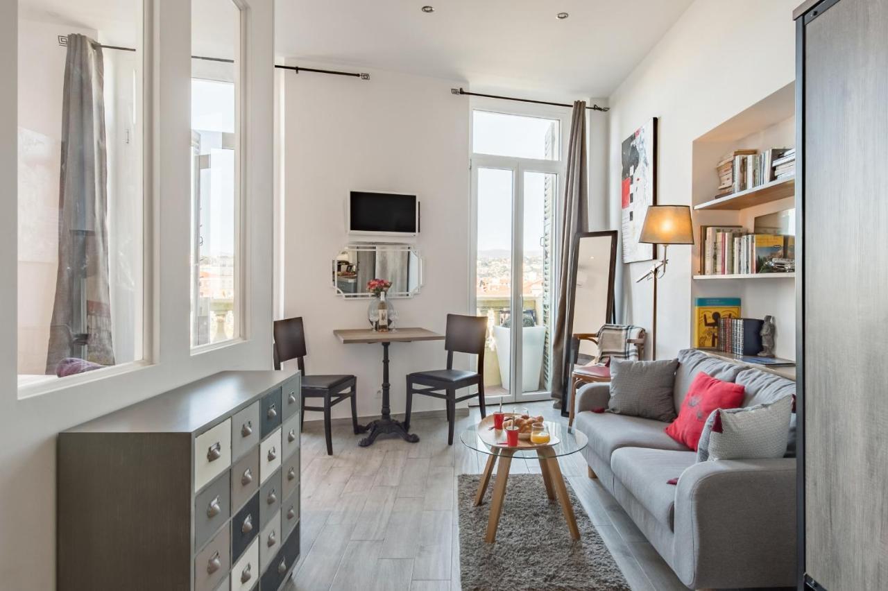 Pj - Dine On The Balcony At A Sleek Writer's Loft And Enjoy The View Apartment *